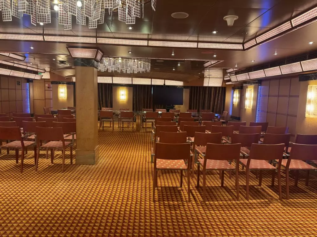 Costa-Pacifica-salle-couture