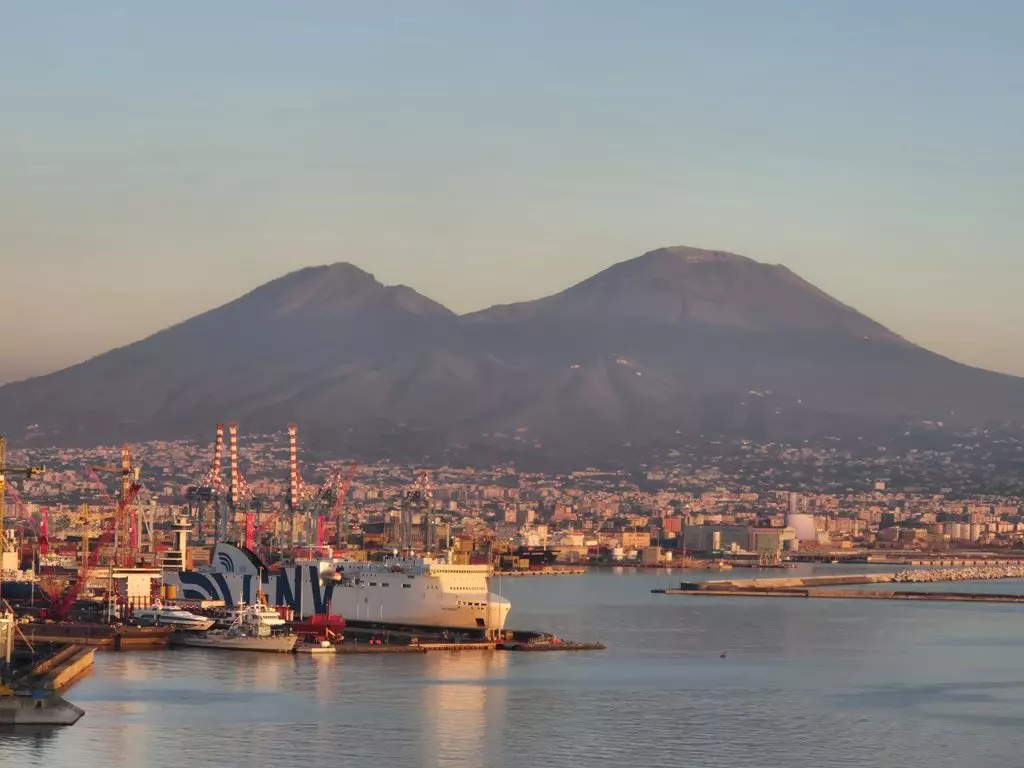 naples 4